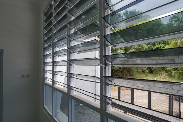 Cost of Jalousie Window Repair in Santa Clarita