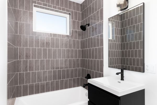 Cost of Shower Window Repair in Santa Clarita
